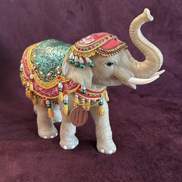 Bradford Exchange, Hawthorn Village Jeweled Nativity “Elephant “ EUC - Picture 2 of 8
